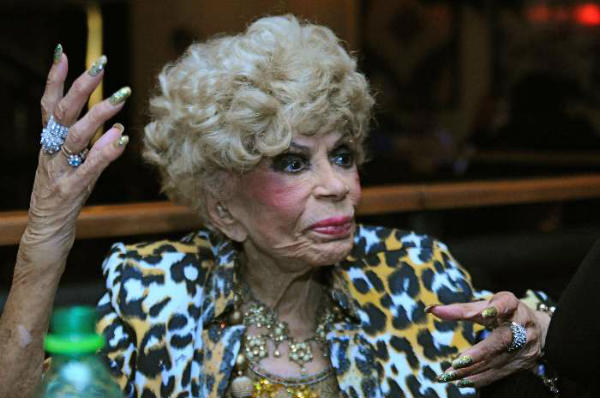 vídeos de Dercy Gonçalves